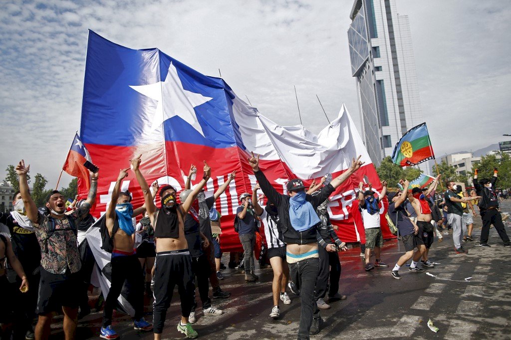 智利史上最大規模示威 近百萬人要求總統下台