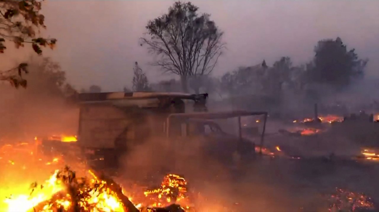 加州野火燒不停 州長宣佈全州緊急狀態