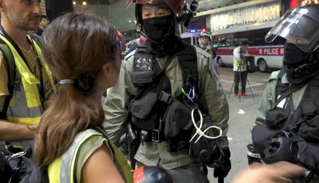 港警拘捕記者 香港外國記者會譴責
