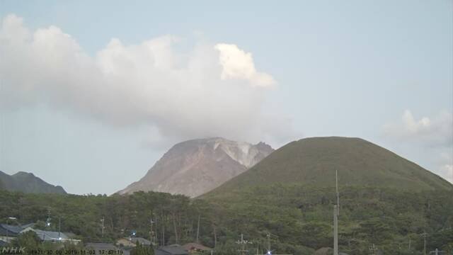 日本薩摩硫黄島火山噴發 火山煙灰噴逾千公尺