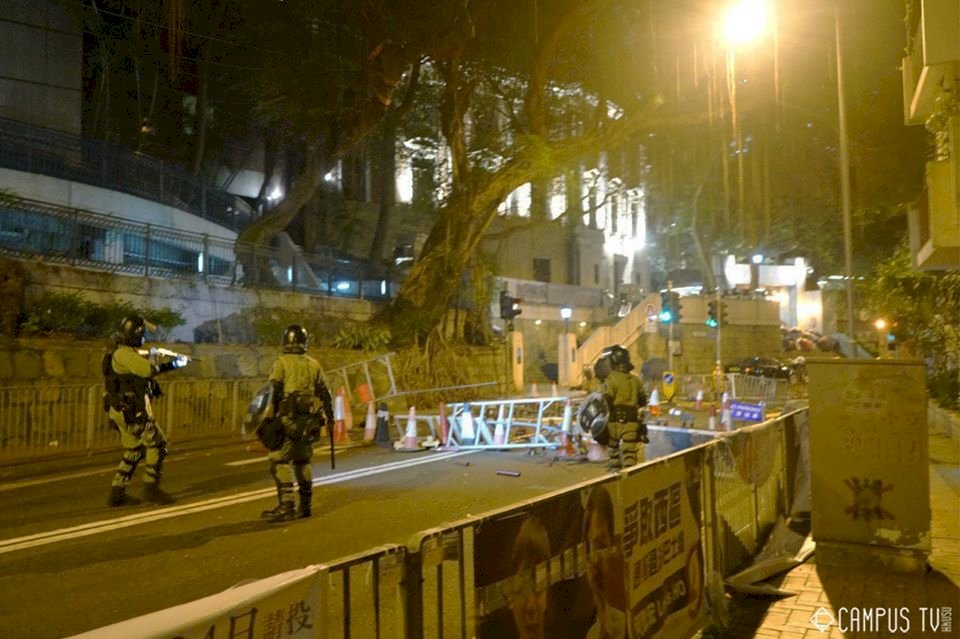 和平仍在遠方   香港夜未眠處處戰場