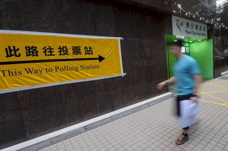 香港人別淪為選舉鬧劇的臨時演員