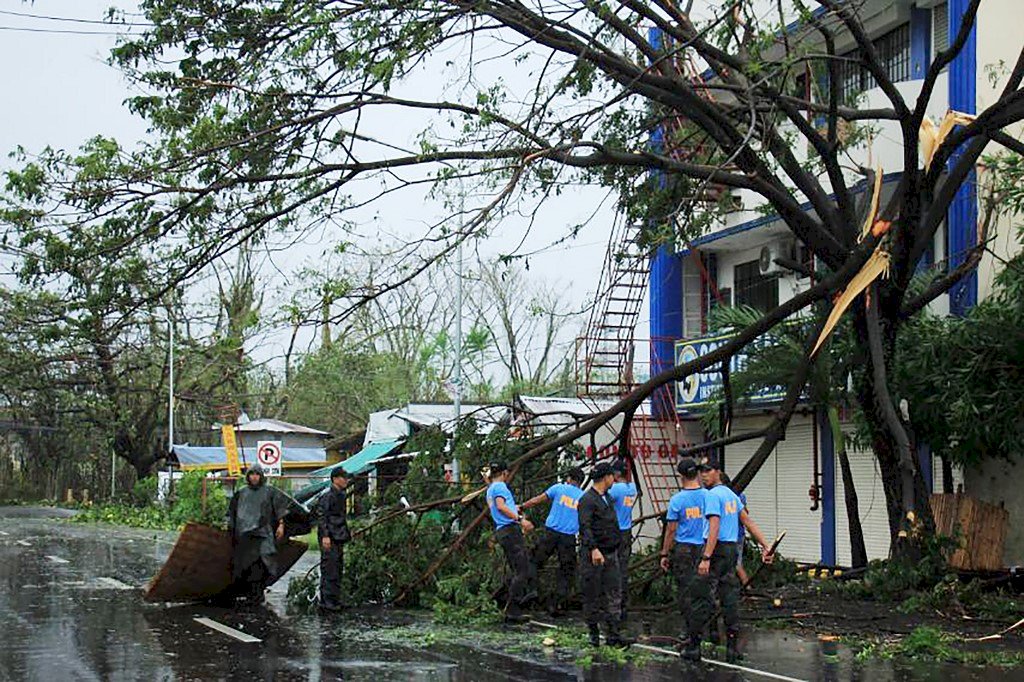 颱風北冕侵襲菲律賓 馬尼拉機場暫時關閉