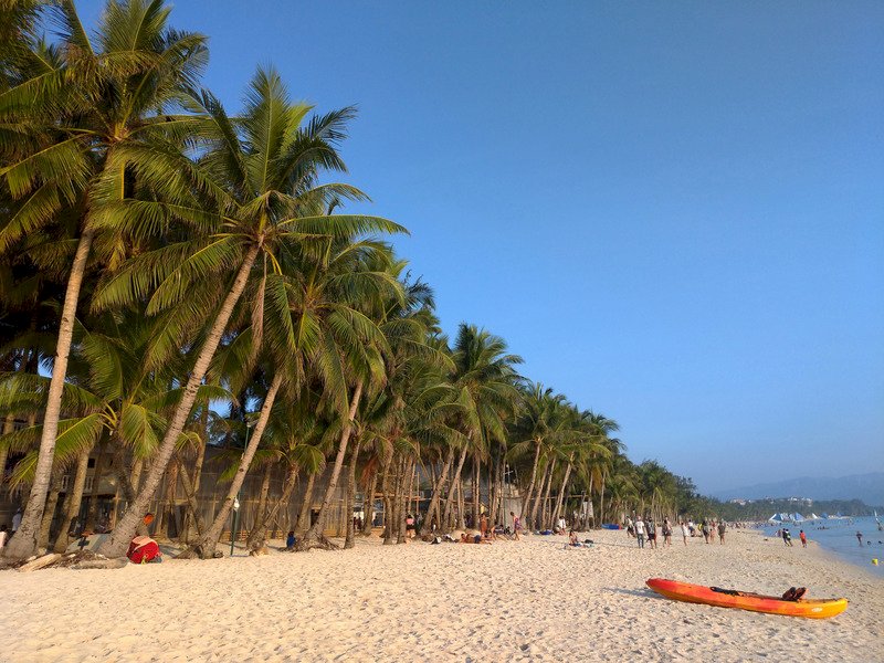 重啟觀光救經濟　菲律賓10月開放長灘島國旅