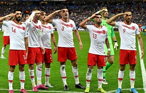 土耳其足球員場中行軍禮 歐洲足總決定不罰