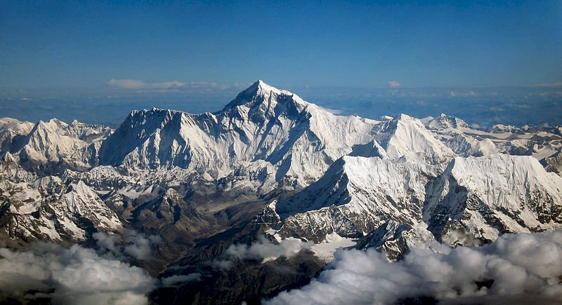 尼泊爾祭新規 聖母峰山友強制加裝GPS晶片以利救援