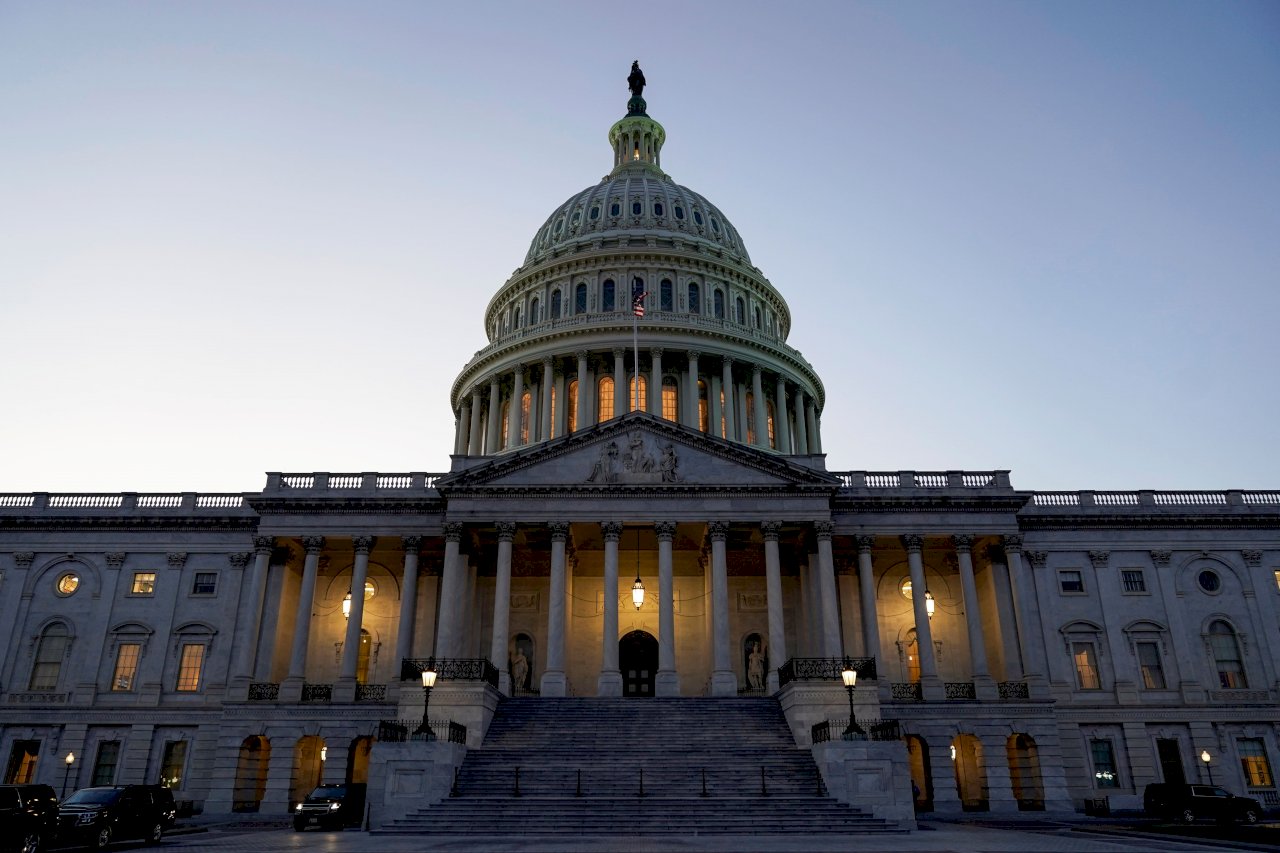 美國會通過臨時法案 避免政府局部停擺