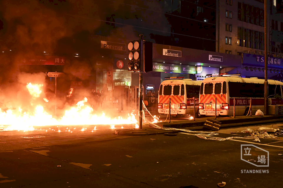 香港一夜不平安 警民衝突致25人受傷