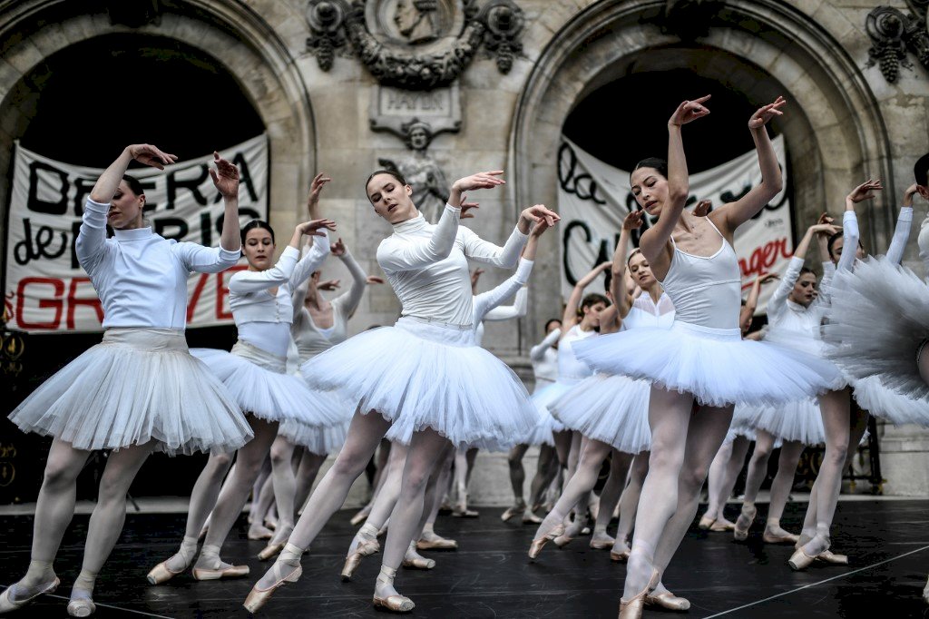 街頭跳天鵝湖 法國政府對巴黎歌劇院讓步