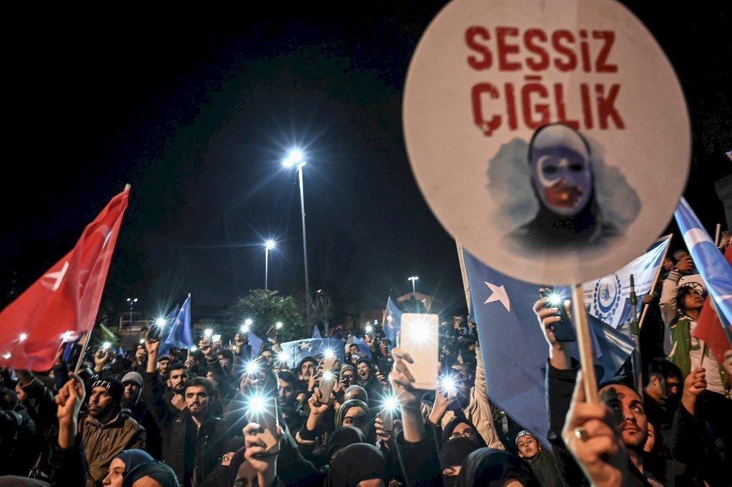 土耳其反中示威象徵性踹倒長城 籲抵制中國貨