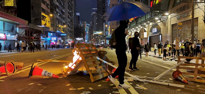 香港元旦大遊行遭強行終止 警方逮捕約400人