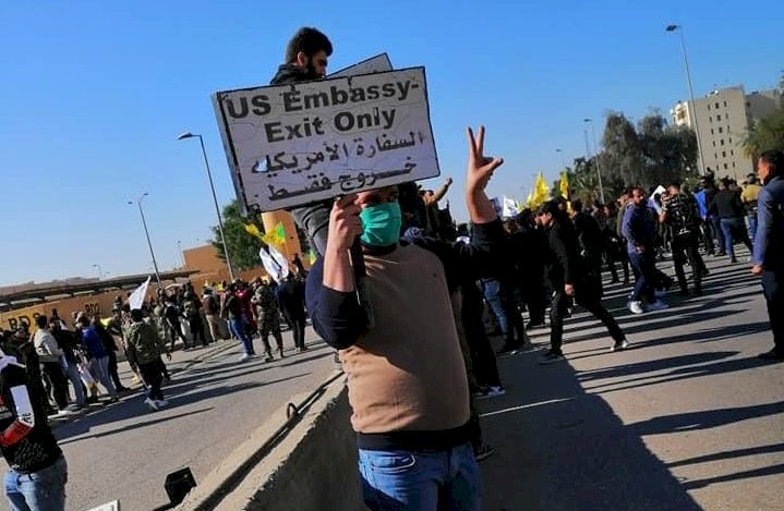 數千民眾包圍美國大使館 伊拉克民兵部隊籲撤離