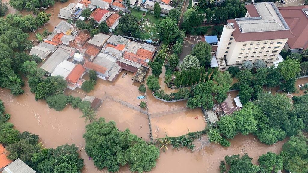 印尼雅加達跨年夜暴雨引發洪災 至少9人喪命