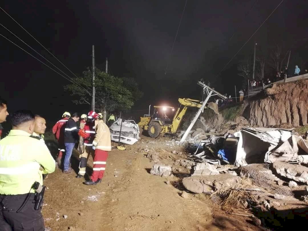 厄瓜多新年意外 牆塌砸車4童喪命