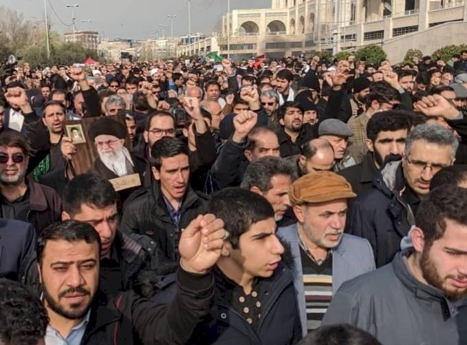 伊朗數萬人示威 怒批美國罪行