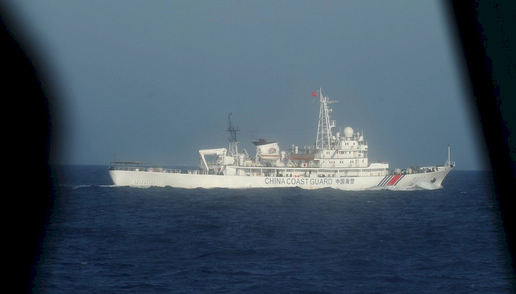 釣魚台海域驅逐日本漁船 中國海警發出警告
