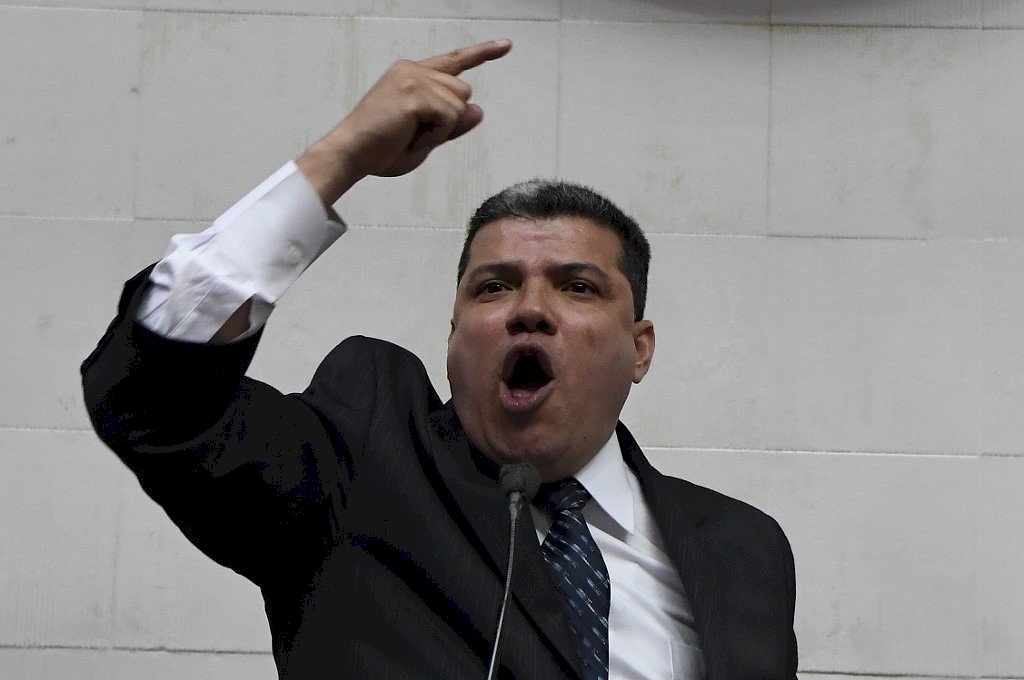 委內瑞拉選出新議長 瓜伊多陣營批國會政變