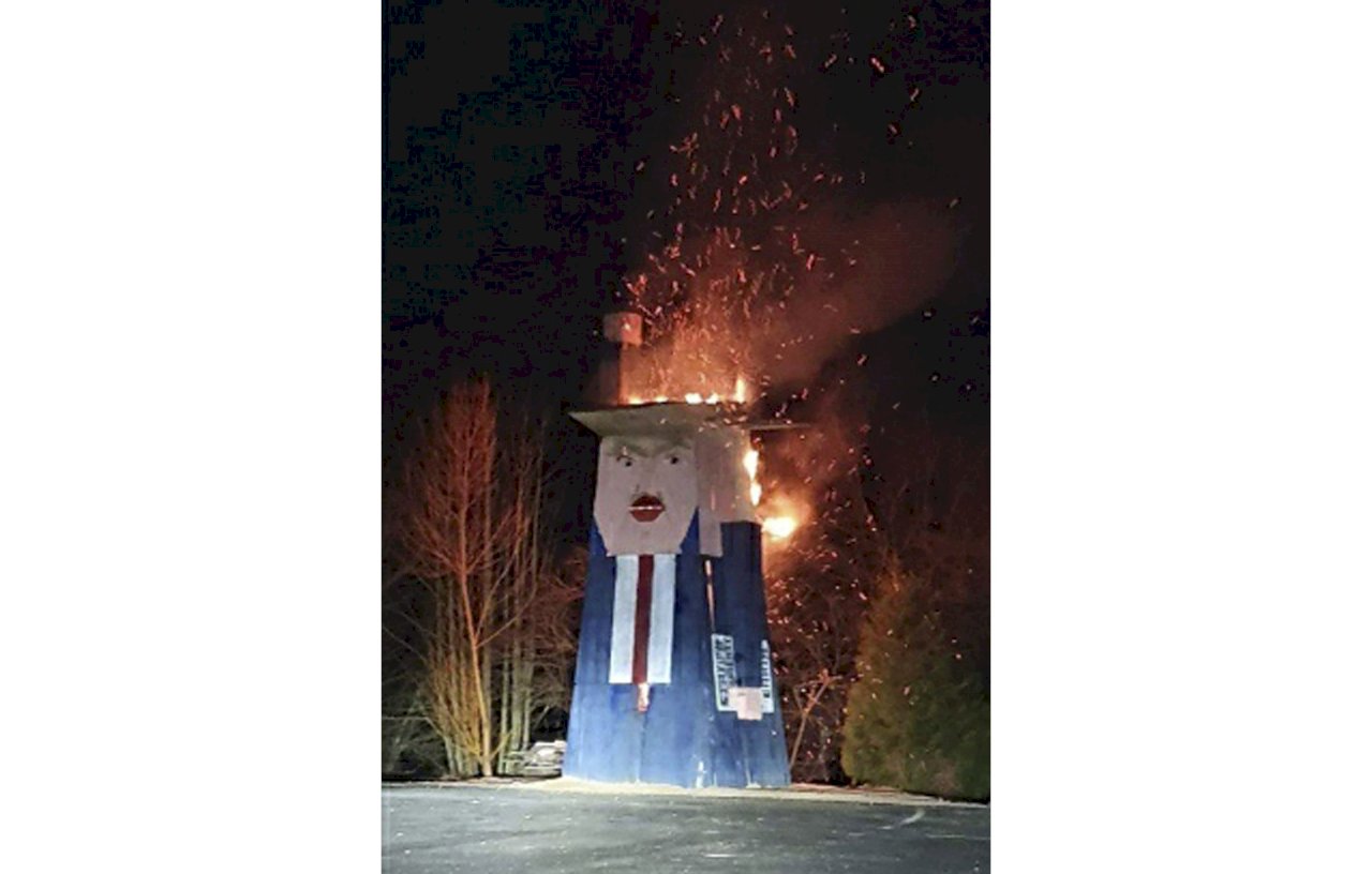 美第一夫人祖國境內 川普雕像疑遭縱火焚毀