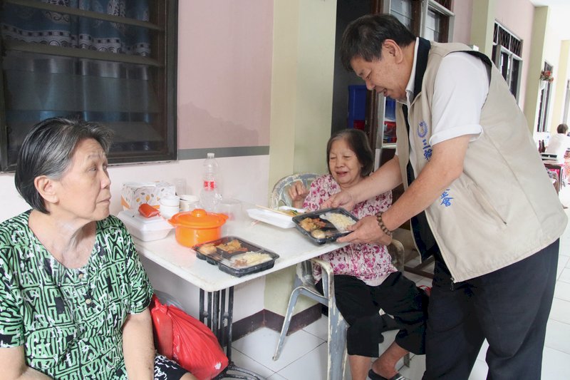 印尼台商做公益 捐贈養老院民生物資