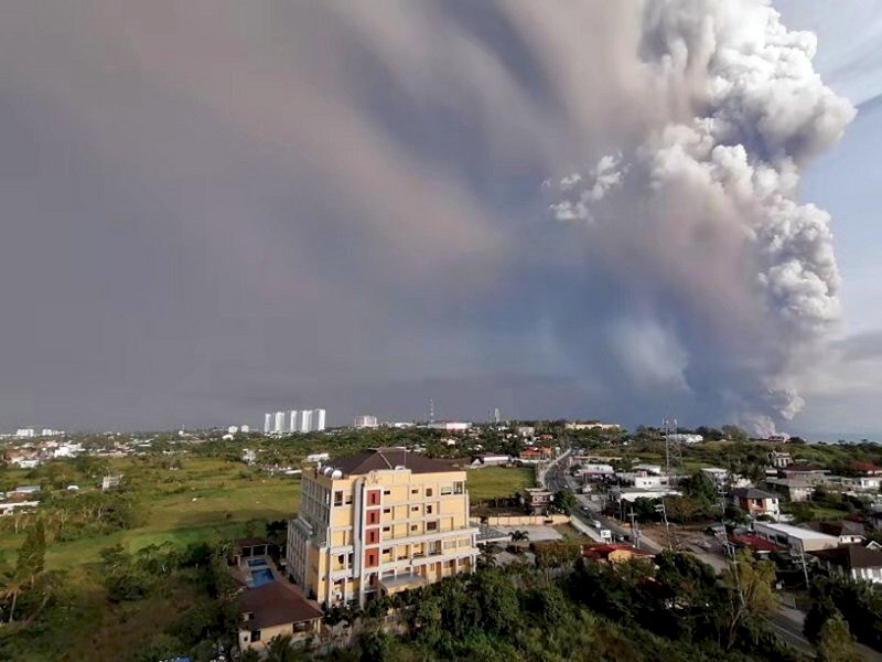 菲律賓民眾與塔爾火山共存 憂爆發但難搬離