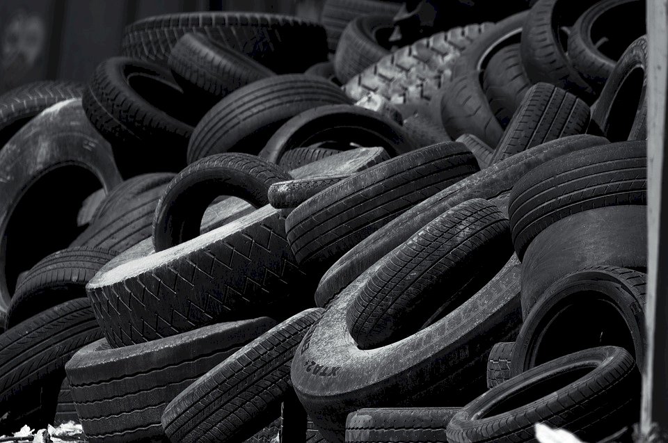 廢輪胎回收多用途 潛水衣、瀝青道路都有它