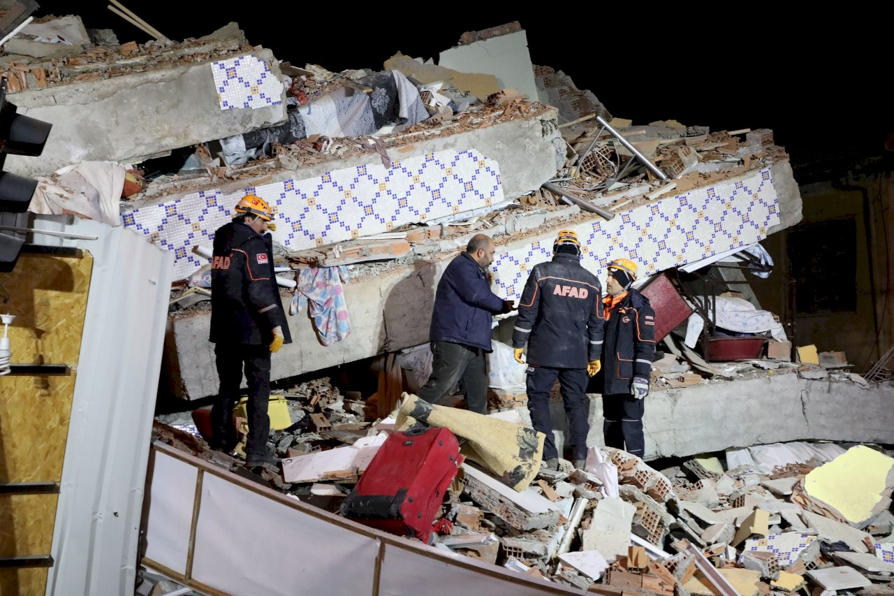土耳其強震已29死 兩歲半女童受困24小時獲救