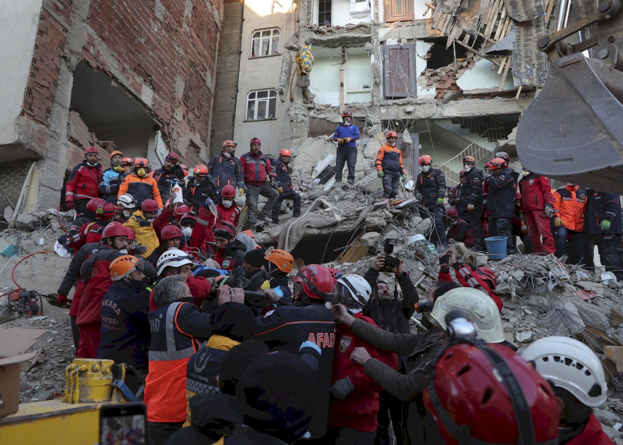 土耳其強震尋獲最後失蹤者 政府宣布投入重建