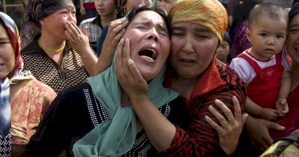 中國滅絕式鏟毀維吾爾文化傳統 新疆的母親怎能不淚崩？