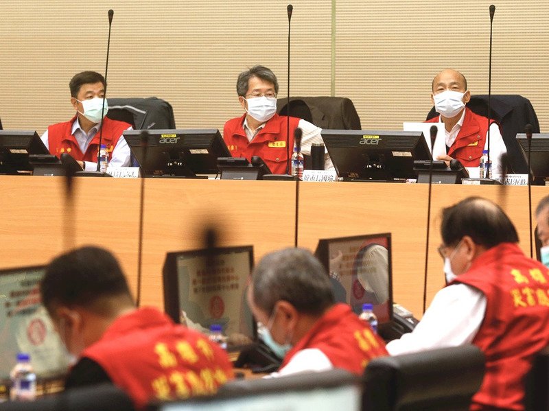 韓國瑜要求高市各局處與中央部會對接 盼助防疫紓困