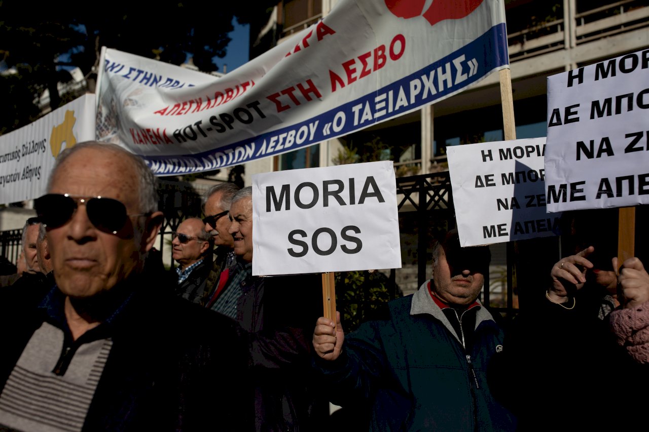 希臘島民齊聚雅典 抗議建立新難民營計畫