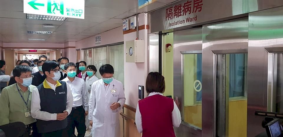 陳其邁視察醫院防疫整備  感謝醫護人員守住前線