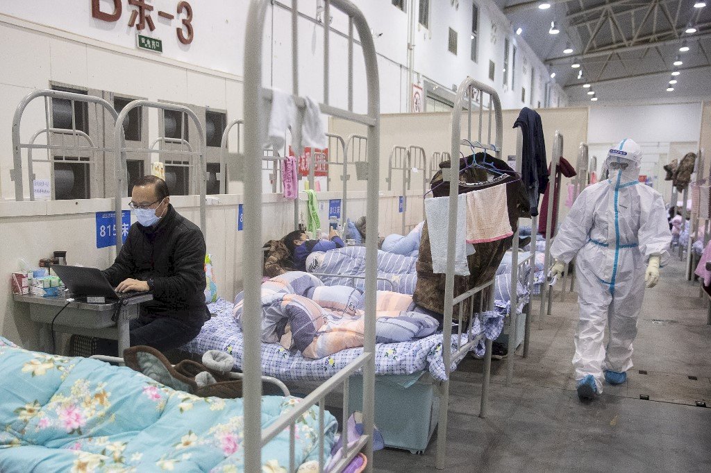 世衛專家團首訪武漢 踏入方艙醫院