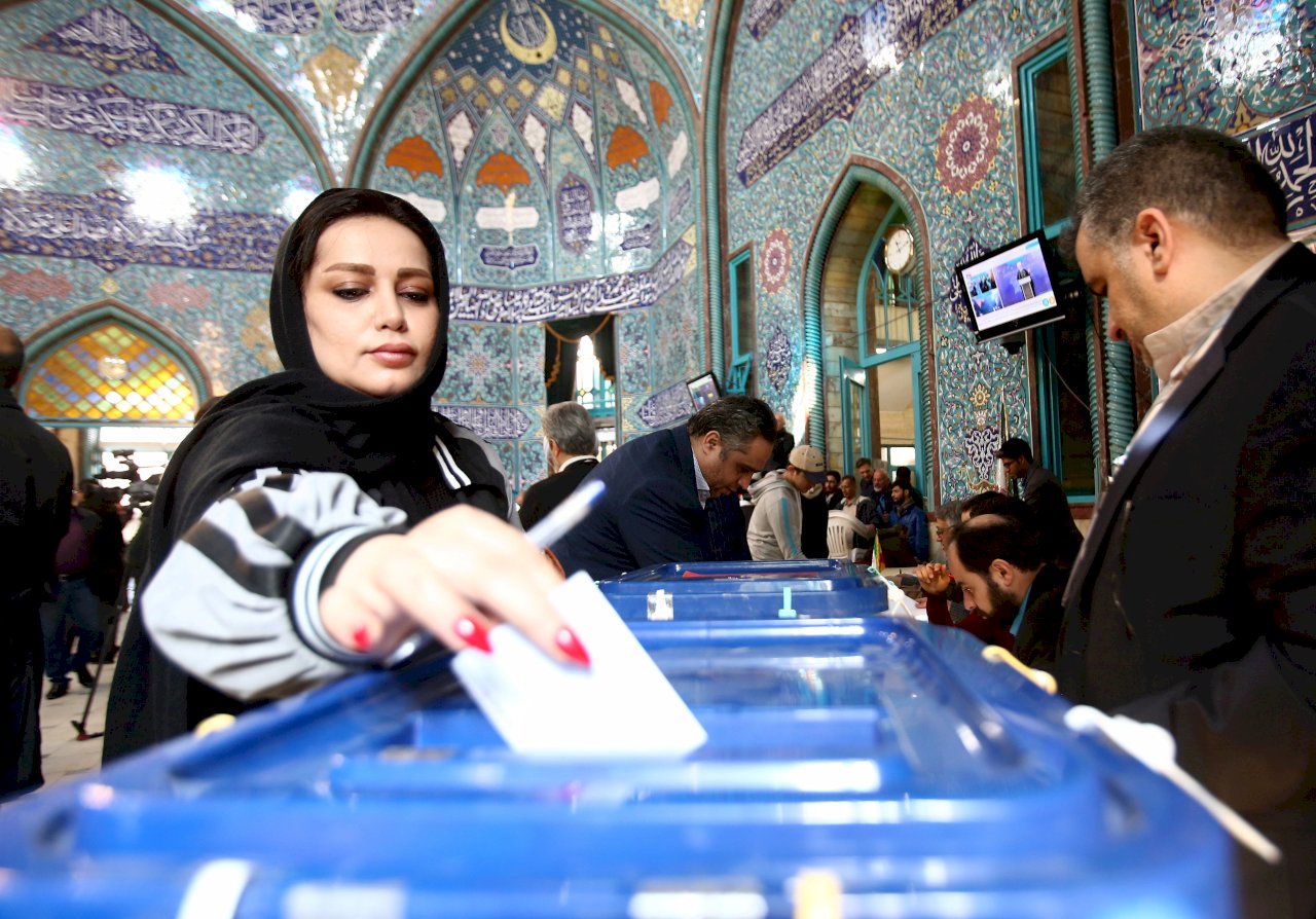 至少經5次延長時間 伊朗結束國會選舉投票