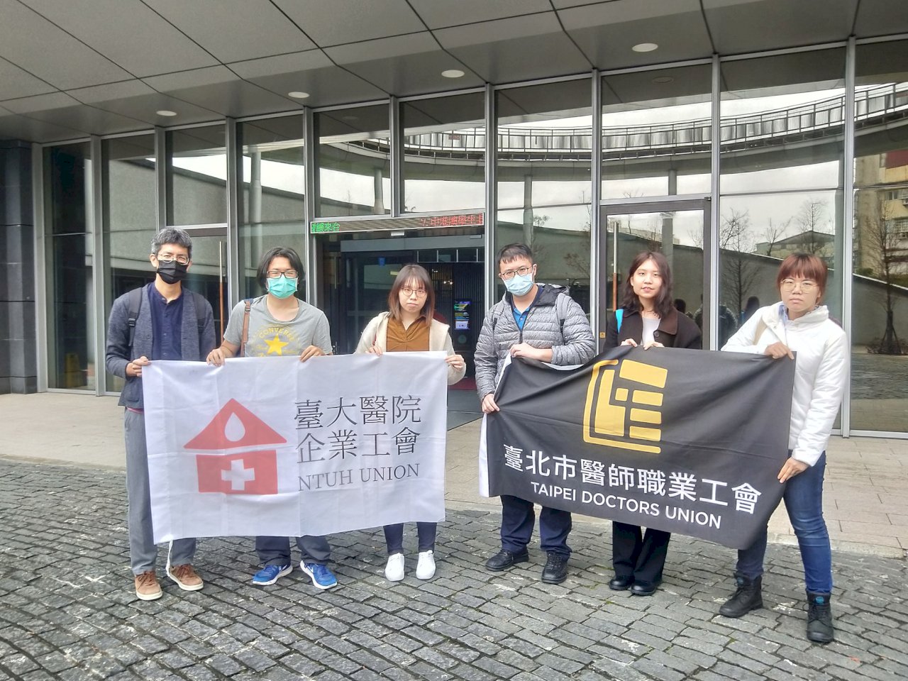 武漢肺炎衝擊／醫護人員限制出國 工會抗議權益遭侵害