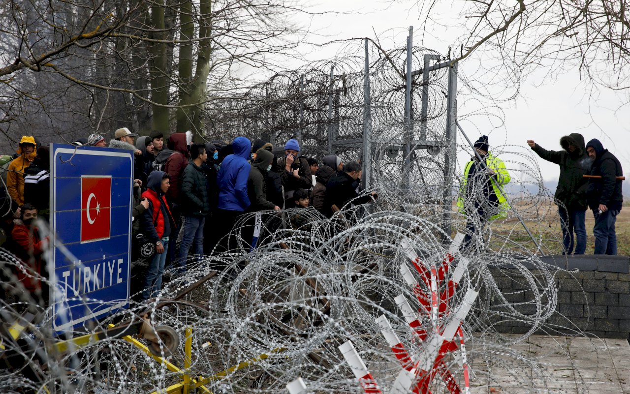土耳其允移民朝歐洲挺進 希臘24小時阻擋近萬人