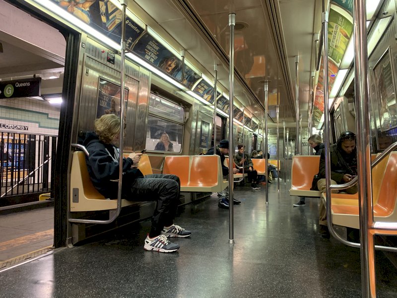 紐約地鐵揮別24小時不打烊 凌晨將收班消毒