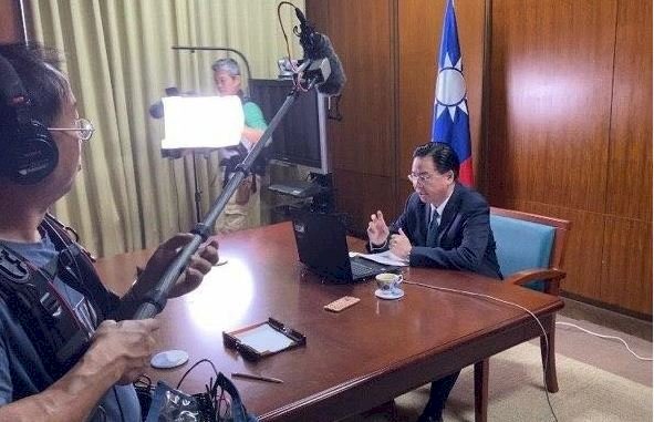 吳釗燮接受加國CBC專訪  分享台灣成功防疫經驗
