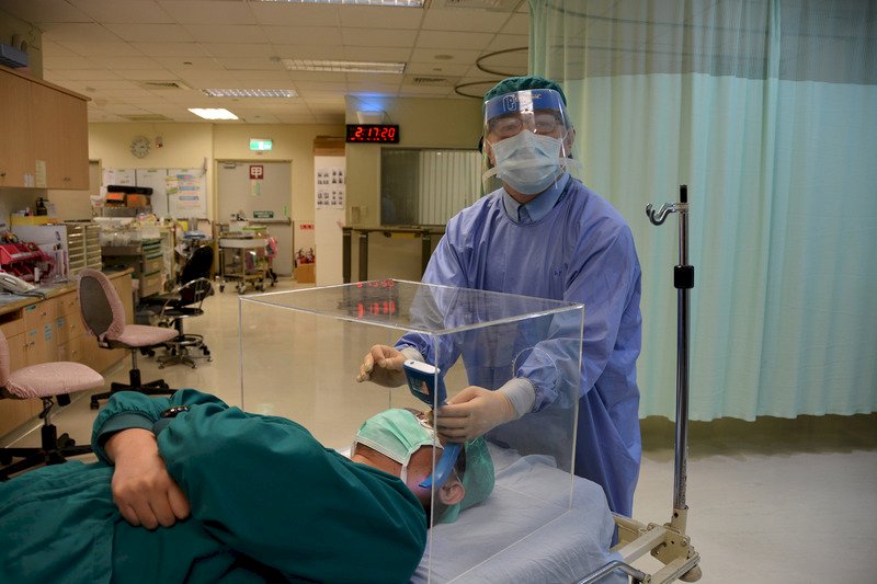 台灣醫生設計防疫箱 加拿大募款製造發揚光大
