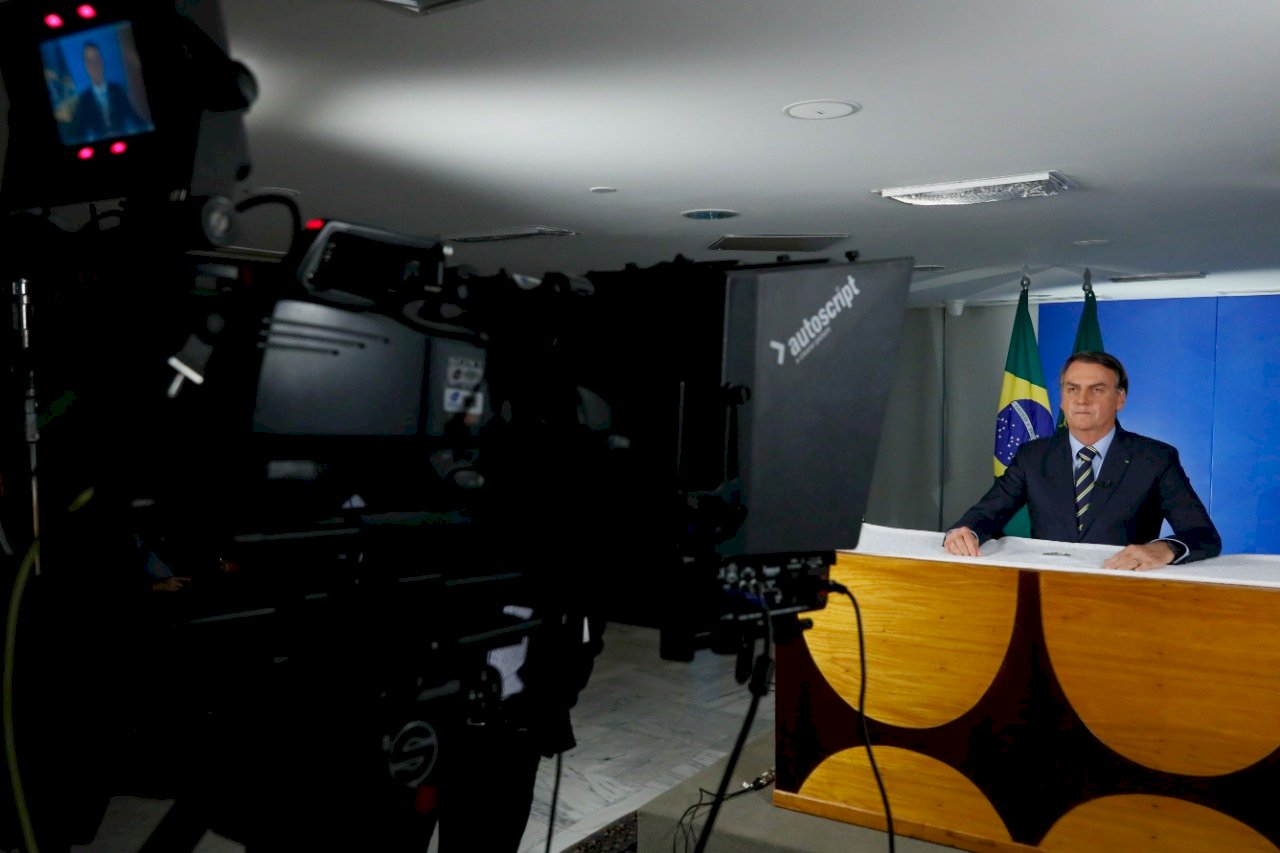 巴西總統指媒體誇大疫情威脅 籲結束居家隔離