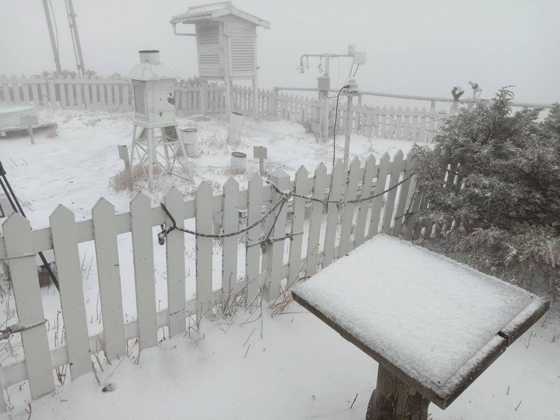 鋒面報到玉山再降3月雪 14縣市大雨特報