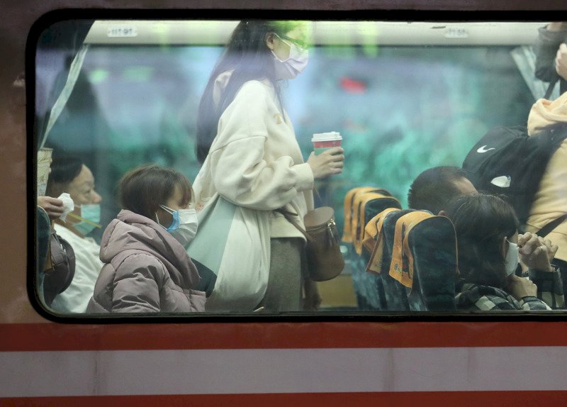 交通防疫升級 春節期間雙鐵、客運禁飲食 高鐵取消自由座(影音)