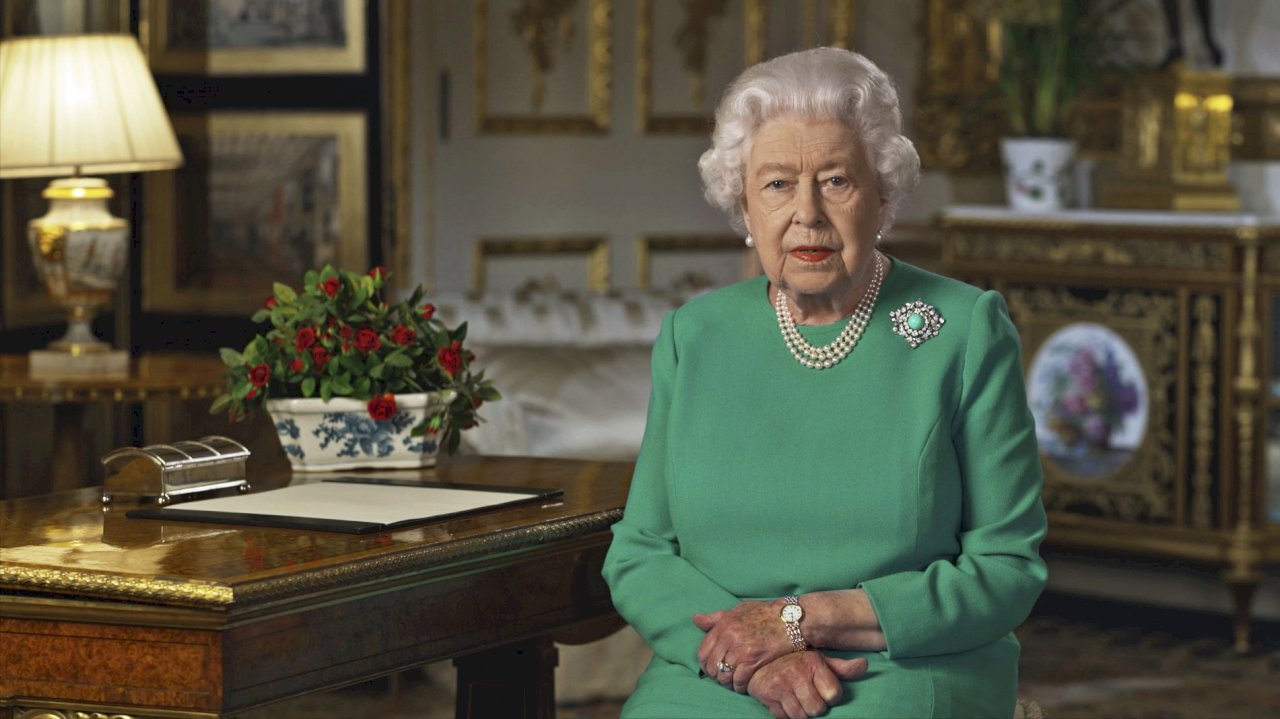 英女王演說精神喊話 引用二戰歌詞後會有期