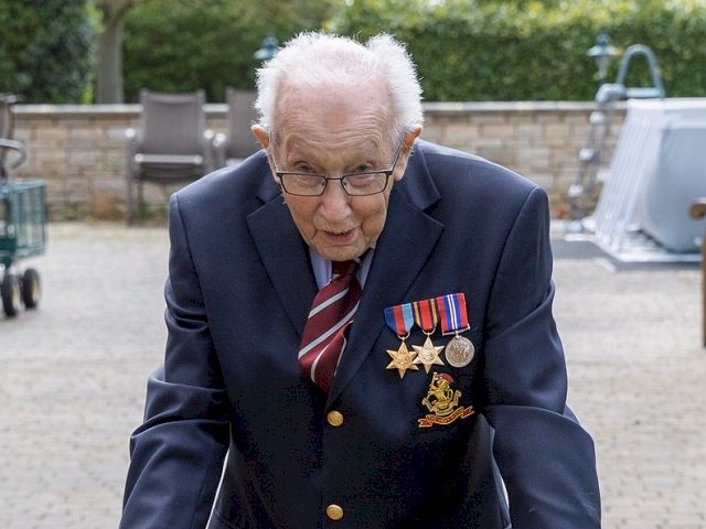 英國抗疫國民英雄 二戰老兵今歡度百歲
