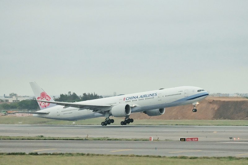 上海機場加強機艙防疫 華航桃園飛浦東取消載客至明年1月底