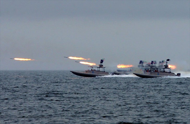 伊朗船艦若騷擾 川普下令海軍開火