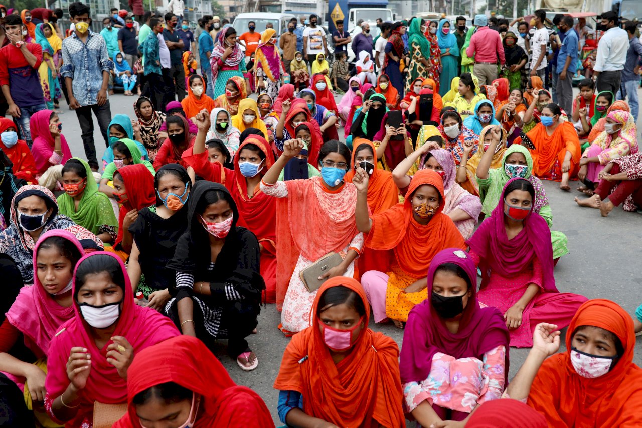 疫情衝擊孟加拉紡織業 上百名工人上街追討工資