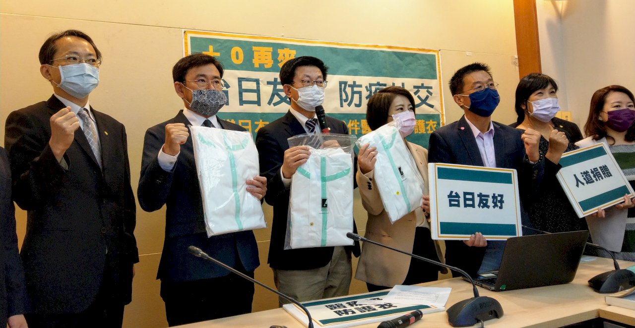 防疫外交 立委捐贈2,300件防護衣給日本大阪(影音)