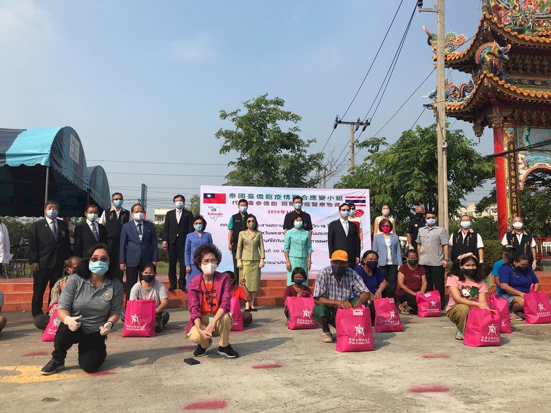 泰國台商僑胞送愛心 捐贈民生物資給貧民