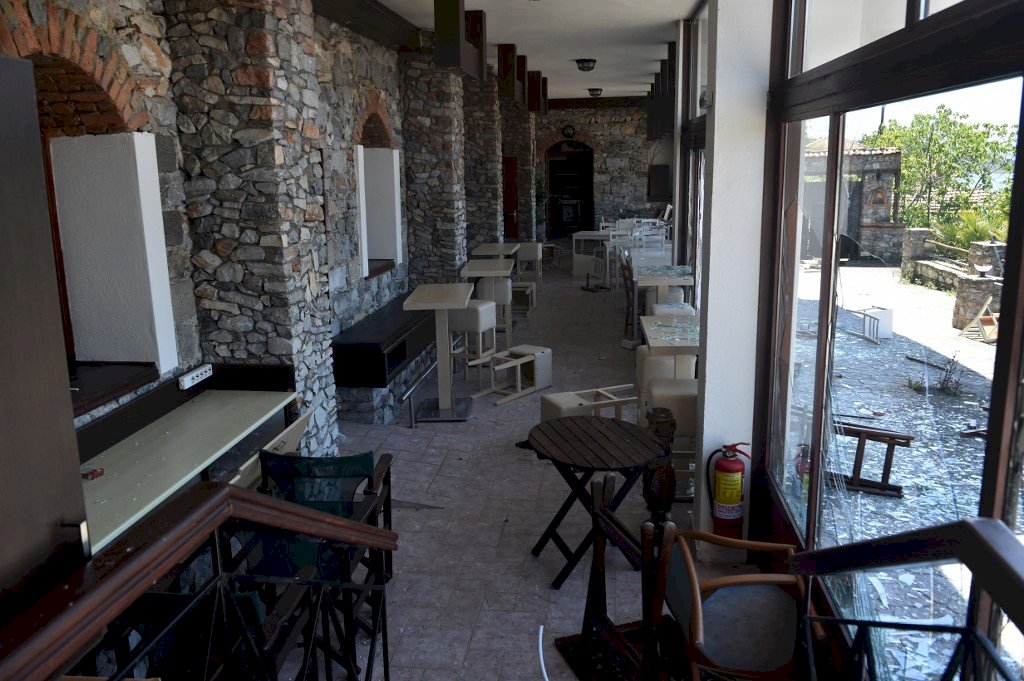 希臘轉移移民引起緊張 移民安置旅館遭縱火