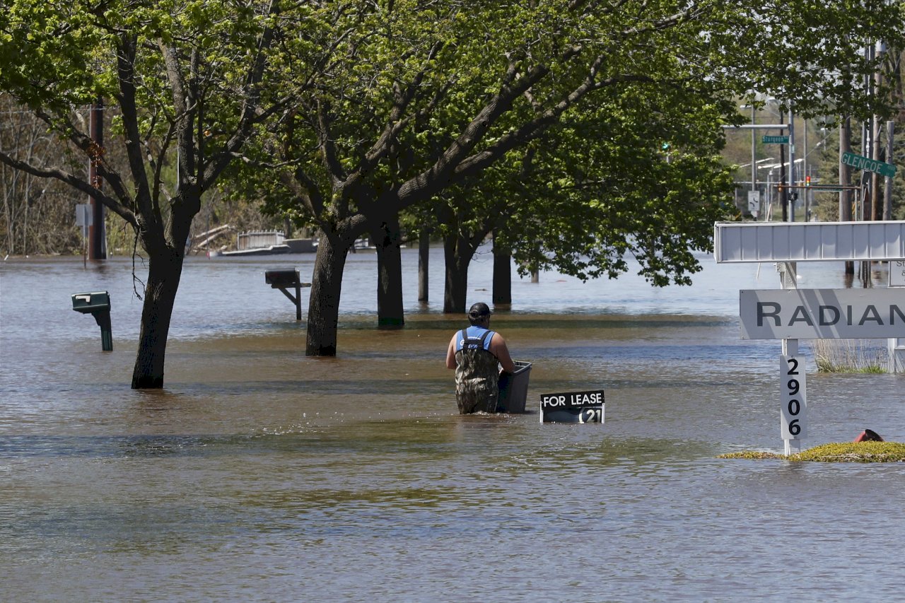 美國密州2座大壩潰堤 洪水淹進化學廠